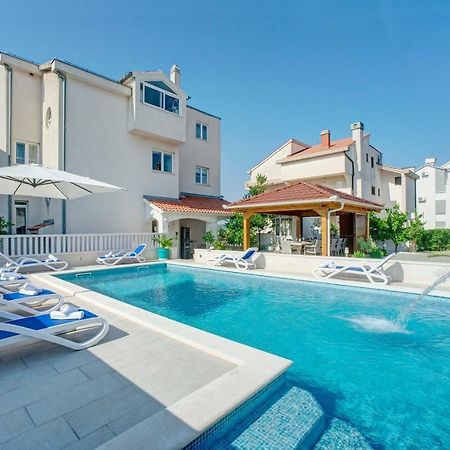 שיבניק Apartments Plavi Biser מראה חיצוני תמונה