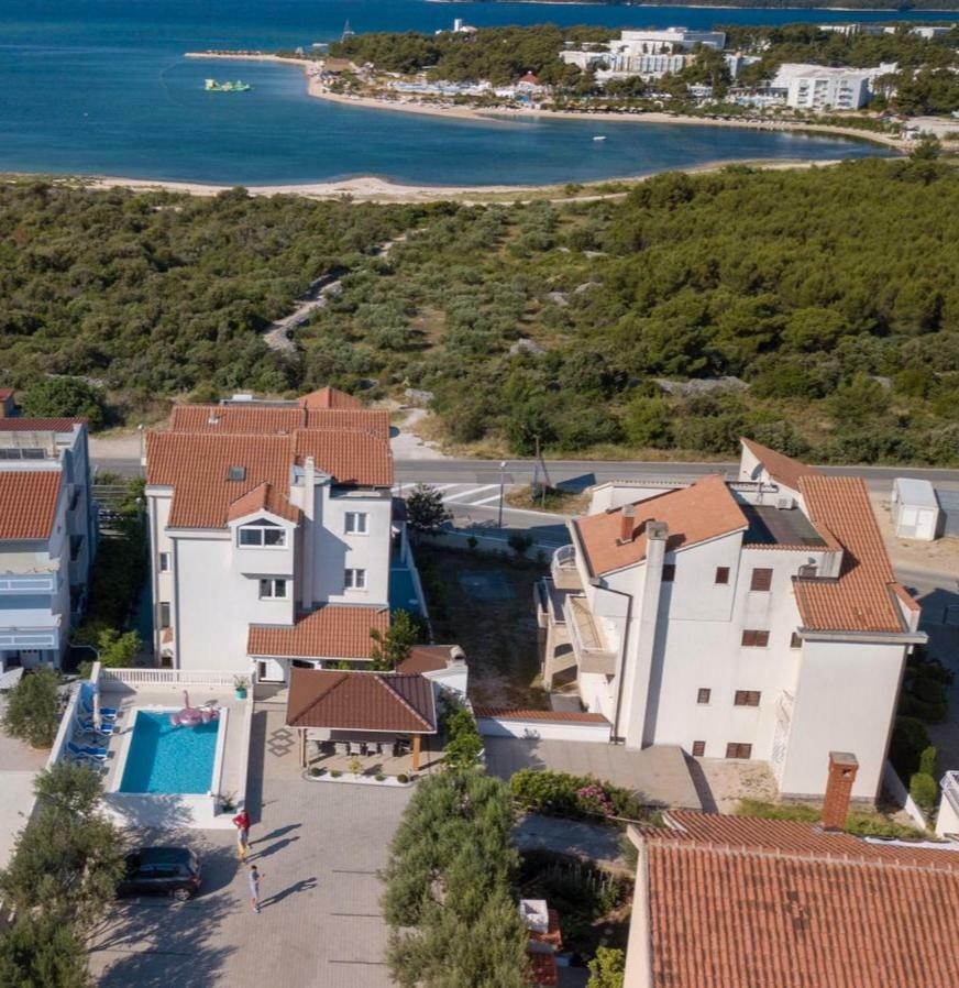 שיבניק Apartments Plavi Biser מראה חיצוני תמונה