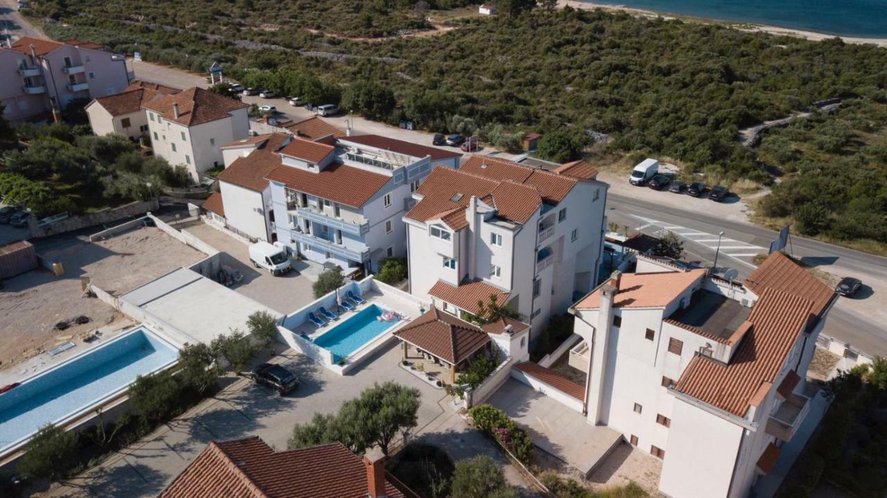 שיבניק Apartments Plavi Biser מראה חיצוני תמונה