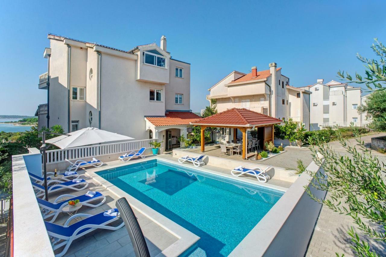 שיבניק Apartments Plavi Biser מראה חיצוני תמונה