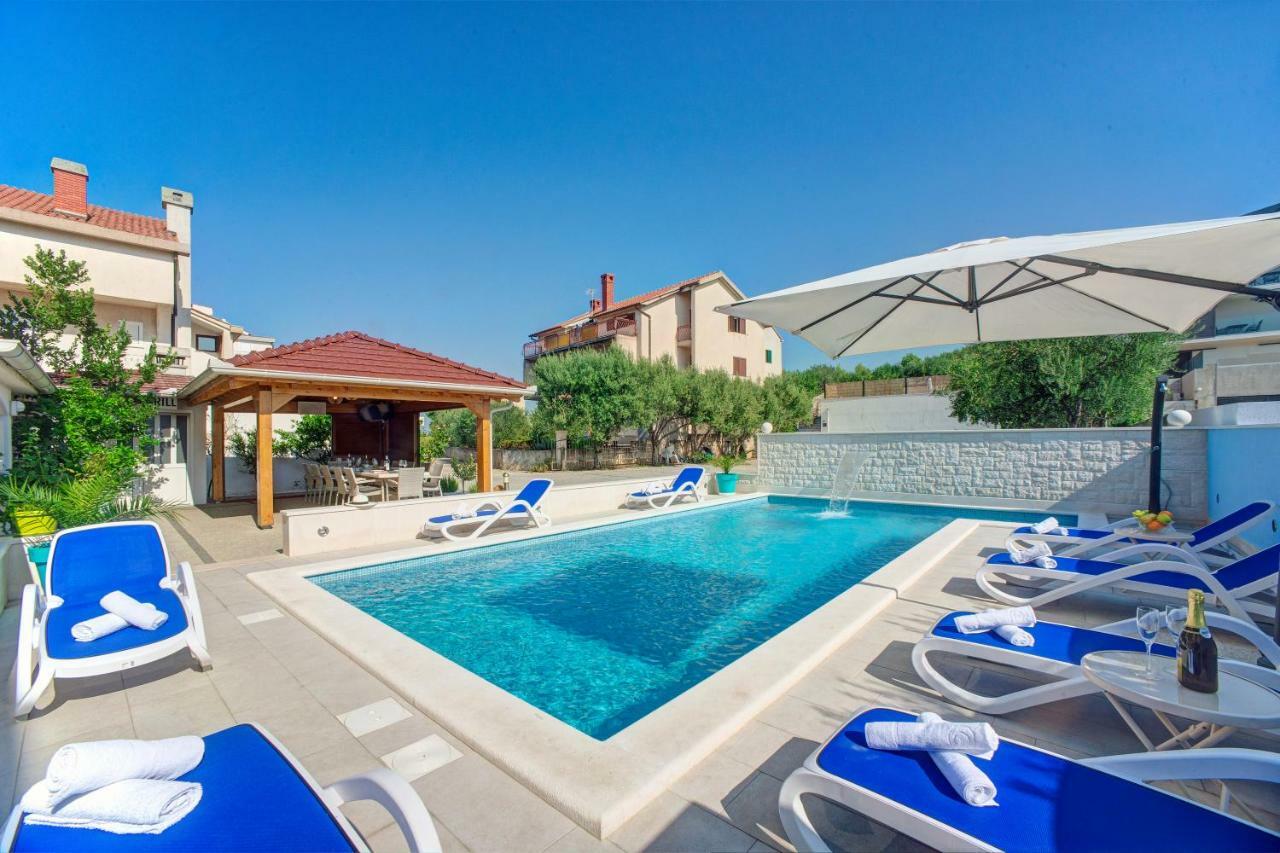 שיבניק Apartments Plavi Biser מראה חיצוני תמונה
