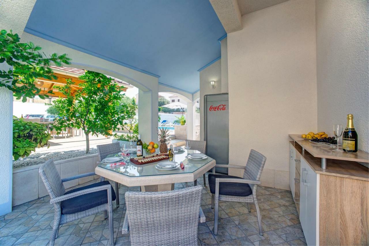 שיבניק Apartments Plavi Biser מראה חיצוני תמונה