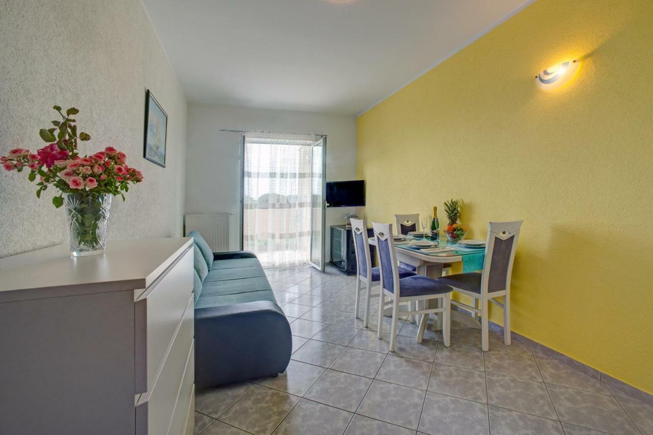 שיבניק Apartments Plavi Biser מראה חיצוני תמונה