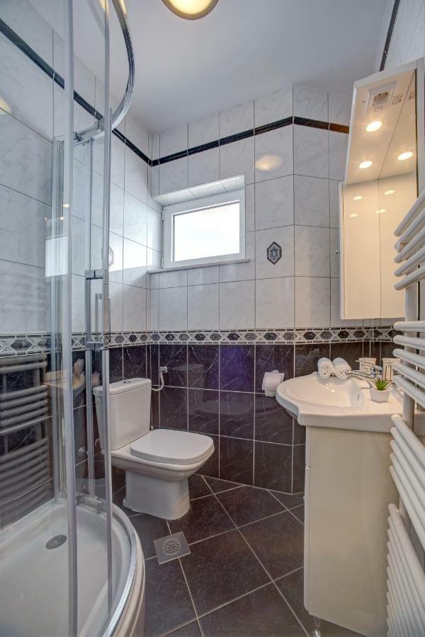 שיבניק Apartments Plavi Biser מראה חיצוני תמונה