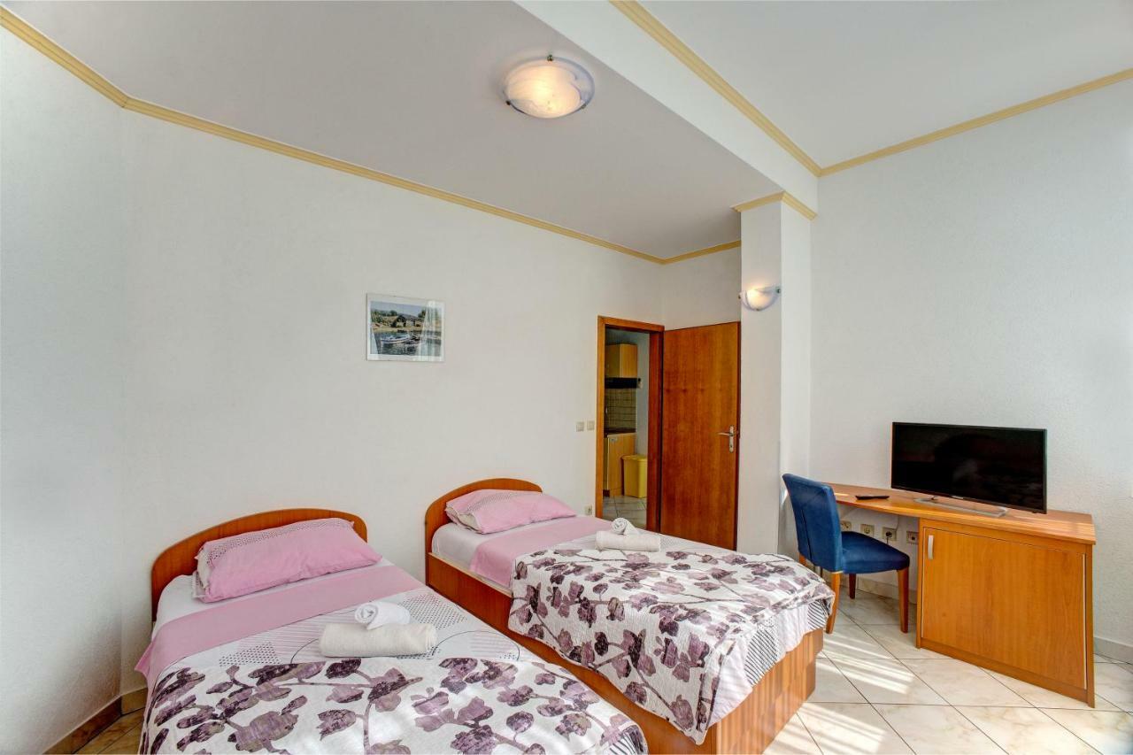 שיבניק Apartments Plavi Biser מראה חיצוני תמונה